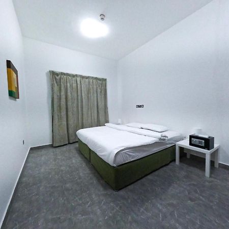 Warsan Star Residence - Home Stay Дубай Екстериор снимка